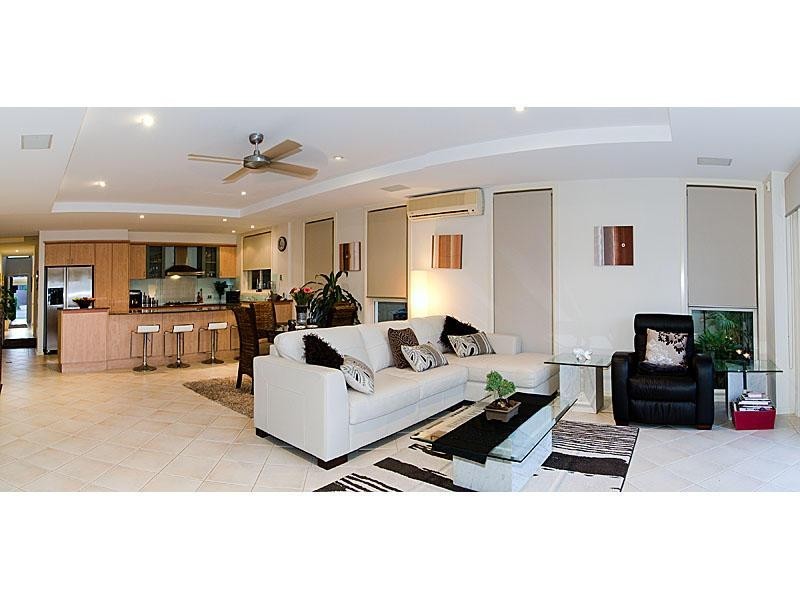 1/67 Stanhill Drive, Chevron Island QLD 4217