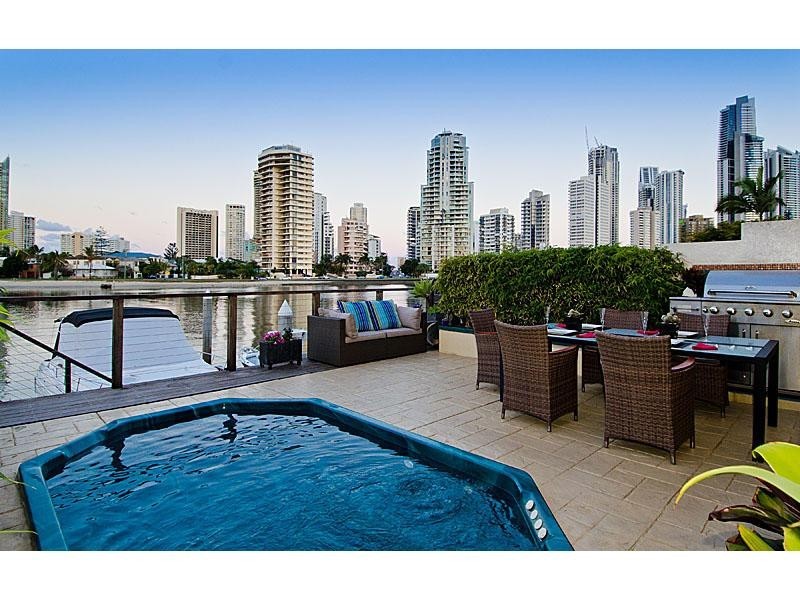 1/67 Stanhill Drive, Chevron Island QLD 4217