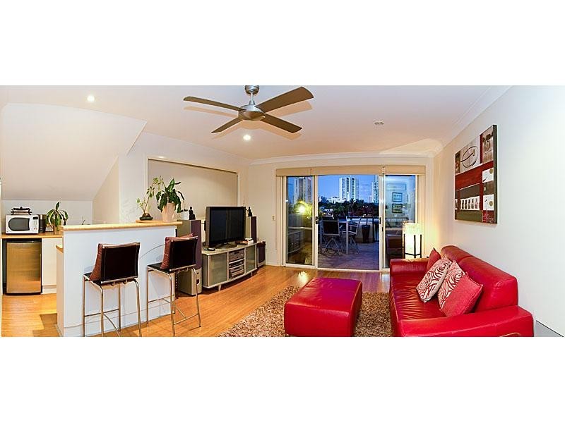 1/67 Stanhill Drive, Chevron Island QLD 4217