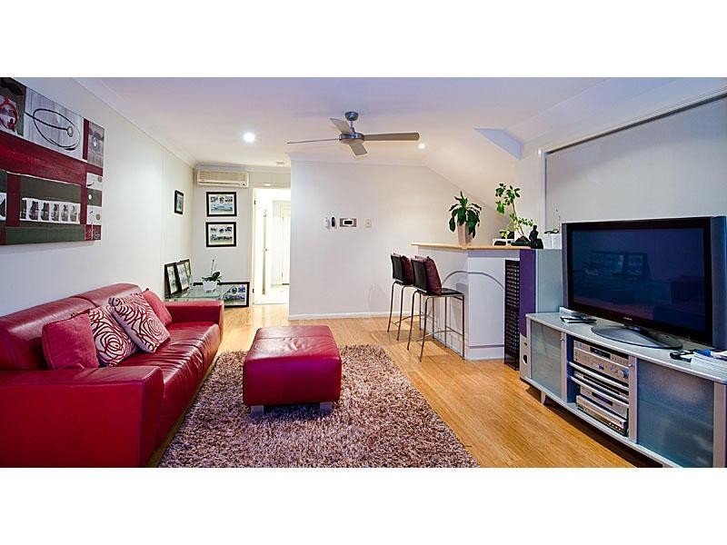 1/67 Stanhill Drive, Chevron Island QLD 4217