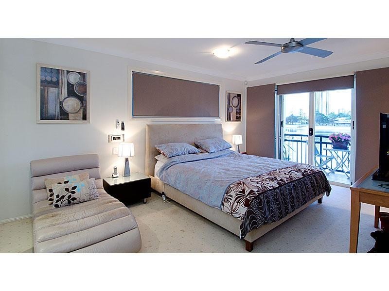 1/67 Stanhill Drive, Chevron Island QLD 4217