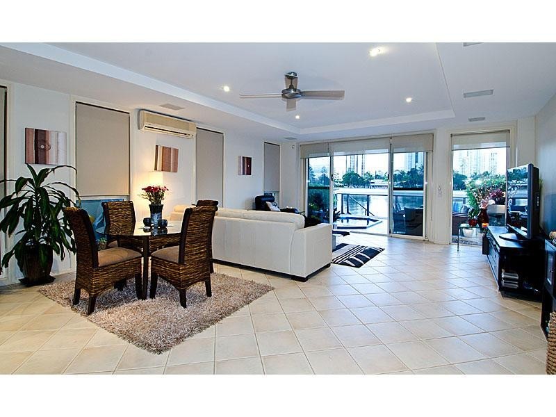 1/67 Stanhill Drive, Chevron Island QLD 4217