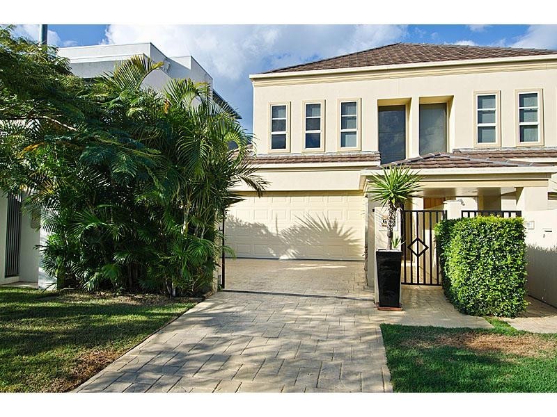 1/67 Stanhill Drive, Chevron Island QLD 4217