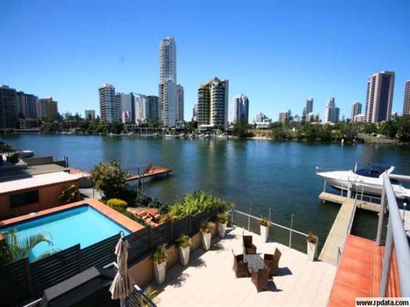 62 Amalfi Drive, Isle Of Capri QLD 4217