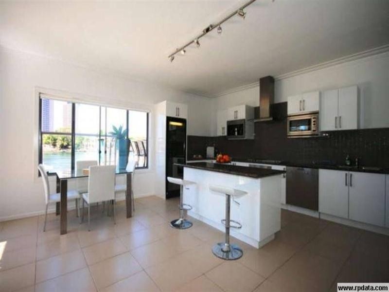 62 Amalfi Drive, Isle Of Capri QLD 4217