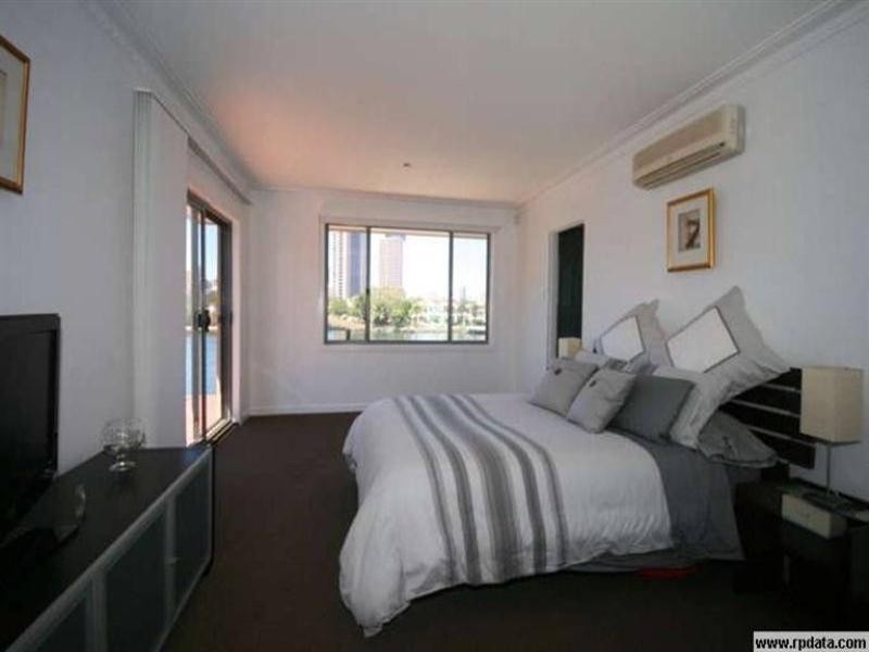 62 Amalfi Drive, Isle Of Capri QLD 4217