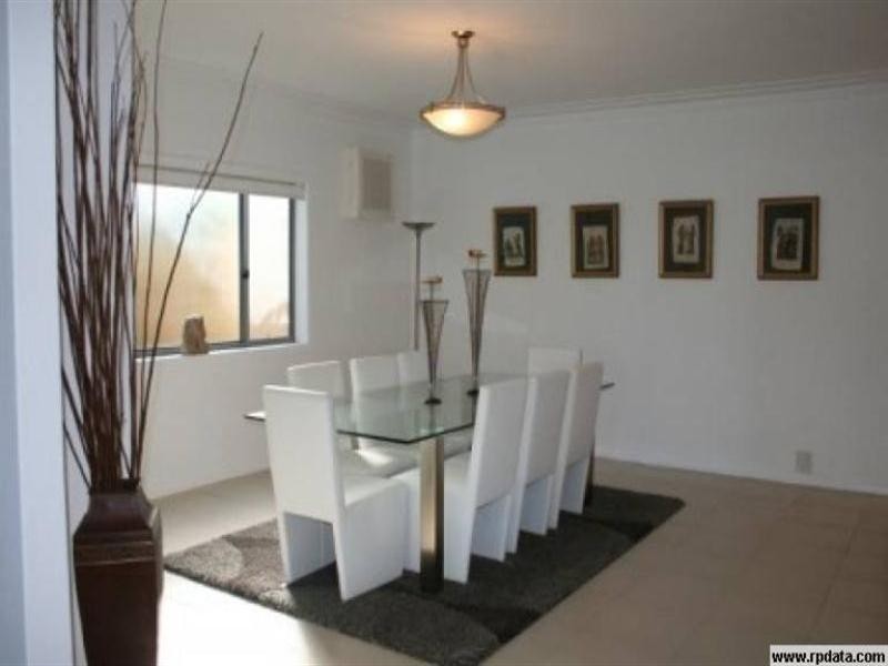 62 Amalfi Drive, Isle Of Capri QLD 4217