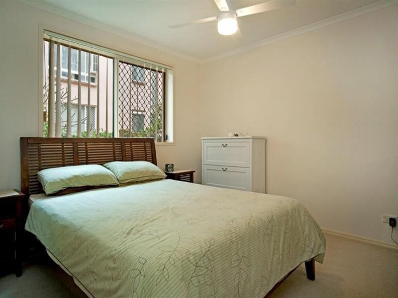 2/47 Bauer Street, Southport QLD 4215