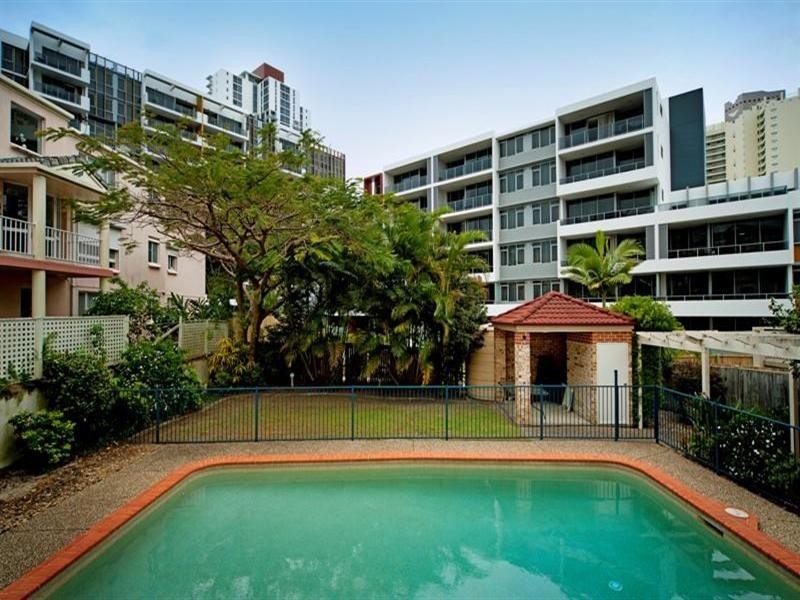 2/47 Bauer Street, Southport QLD 4215
