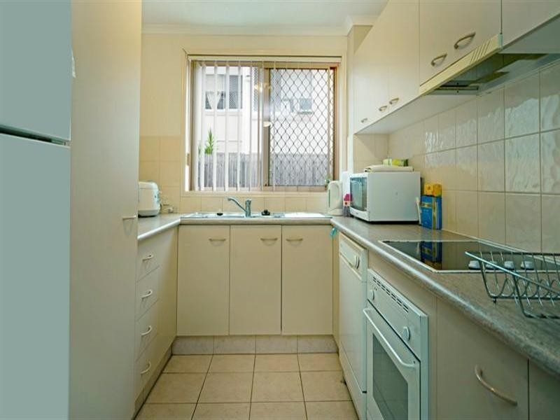 2/47 Bauer Street, Southport QLD 4215