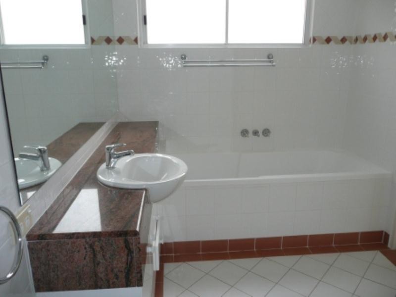 17-59 Pacific Street, Main Beach QLD 4217