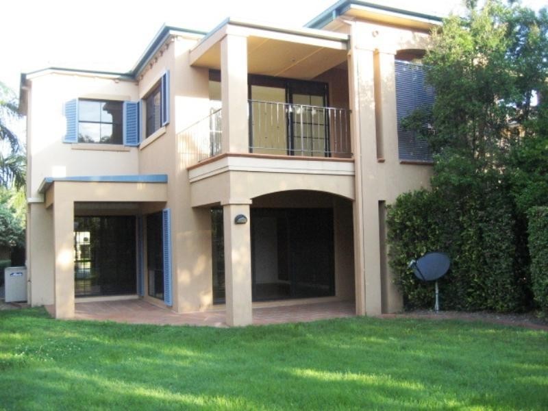 3208 Palladian Drive, Hope Island QLD 4212