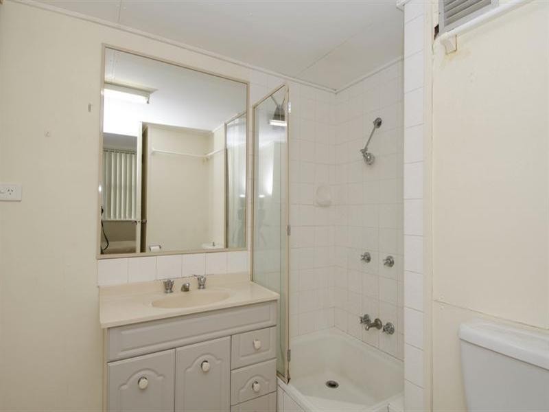 20 Tricket Street, Surfers Paradise QLD 4217