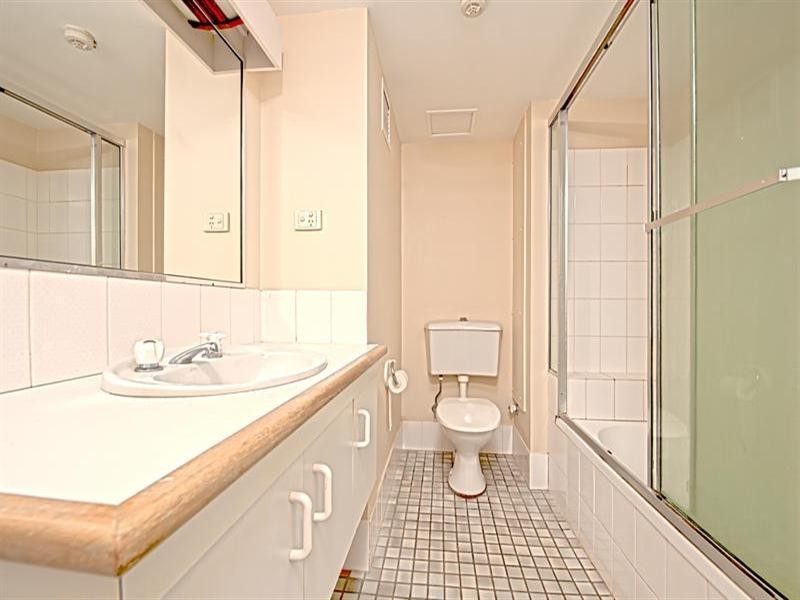 70 Remembrance Drive, Surfers Paradise QLD 4217