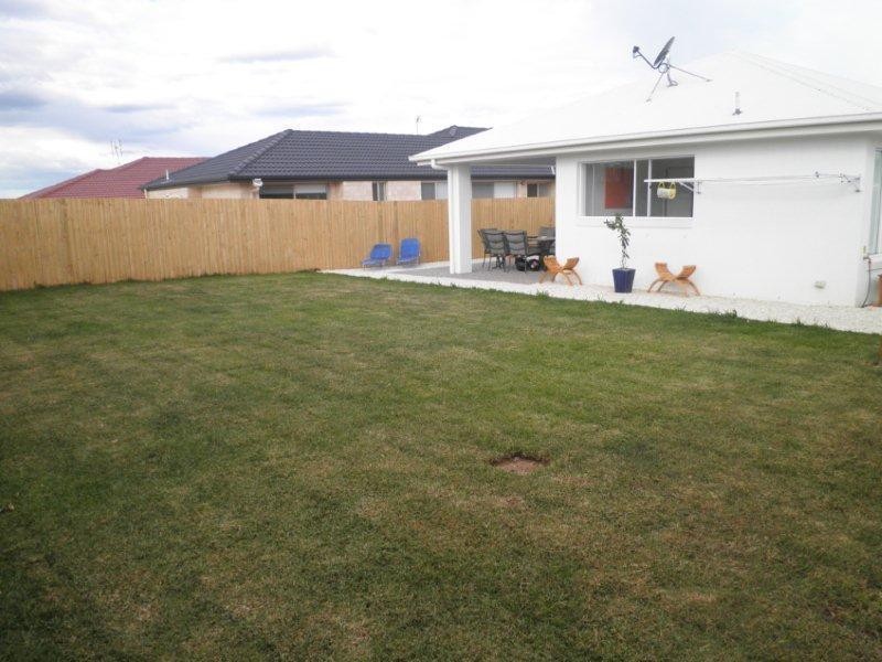 27 Barrington St off McAudley Parade, Pacific Pines QLD 4211