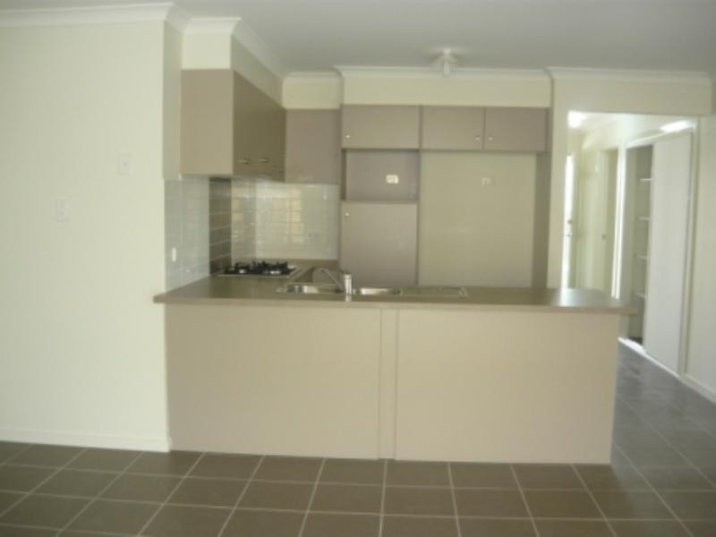 8 Ballow Crescent, Redbank Plains QLD 4301