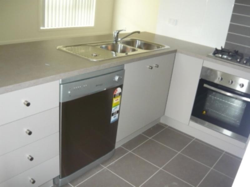 8 Ballow Crescent, Redbank Plains QLD 4301