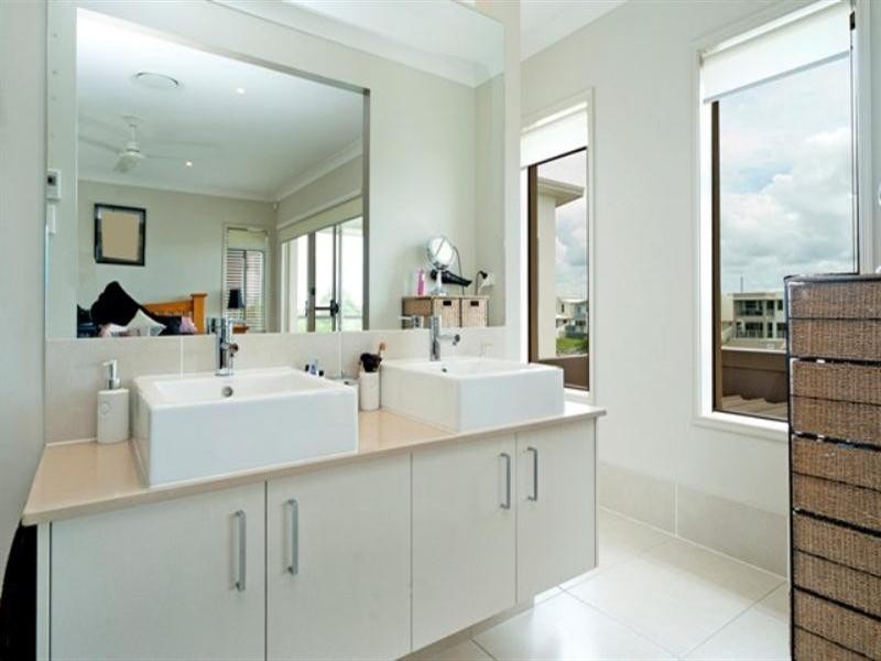 34 River Links Bvd E, Helensvale QLD 4212