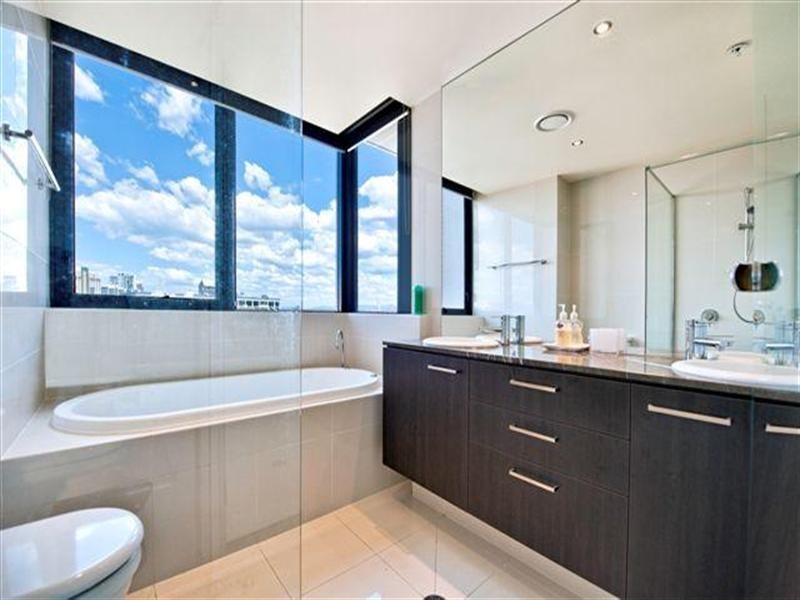 4 Wahroonga Place – Avalon Apartments, Surfers Paradise QLD 4217