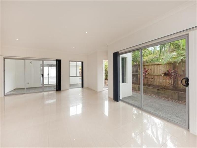 60 Broad Street, Labrador QLD 4215