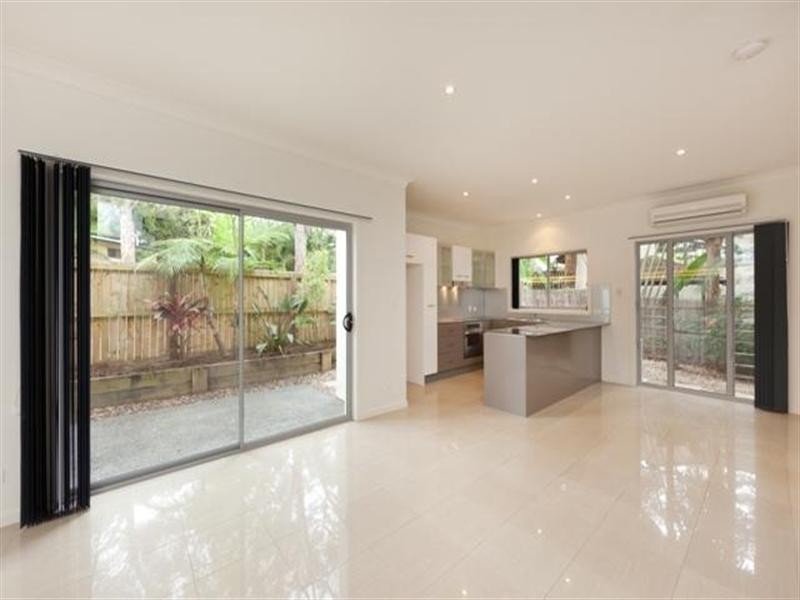 60 Broad Street, Labrador QLD 4215