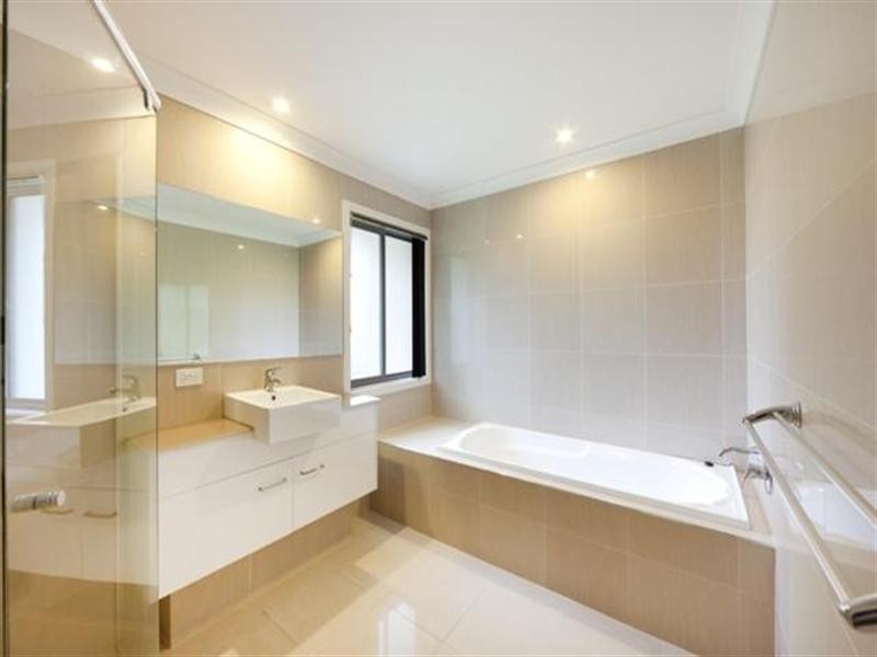 60 Broad Street, Labrador QLD 4215