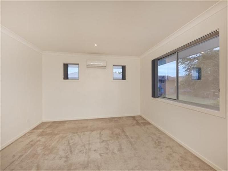 60 Broad Street, Labrador QLD 4215