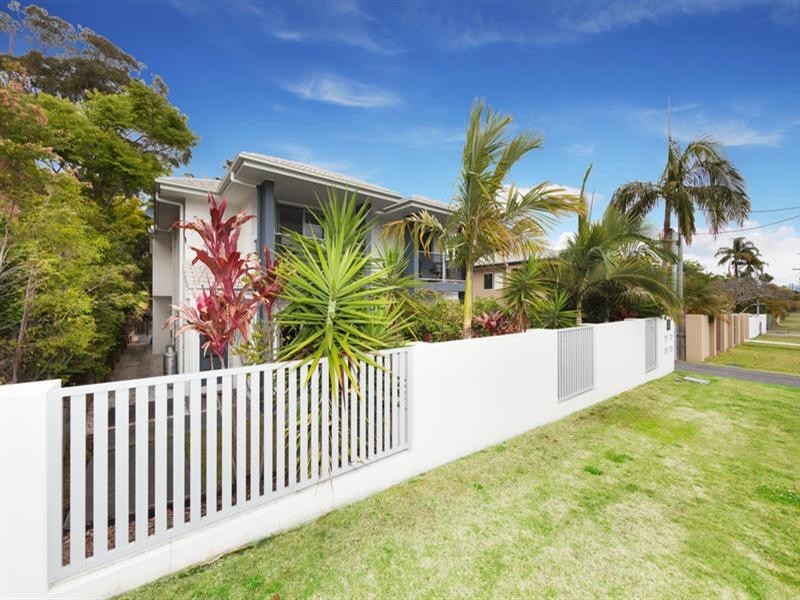 60 Broad Street, Labrador QLD 4215
