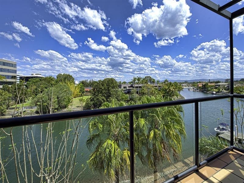 24 Slater Avenue, Bundall QLD 4217