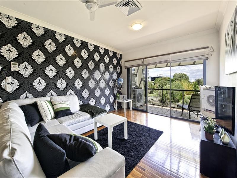 24 Slater Avenue, Bundall QLD 4217