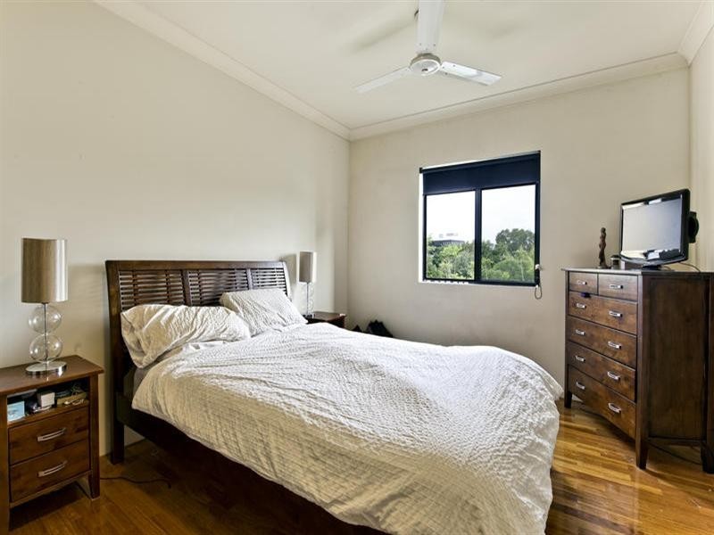 24 Slater Avenue, Bundall QLD 4217