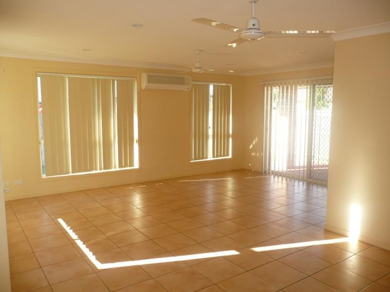 14 Lake Manchester, Logan Reserve QLD 4133