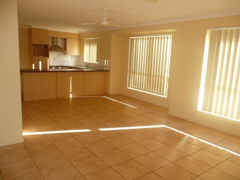 14 Lake Manchester, Logan Reserve QLD 4133