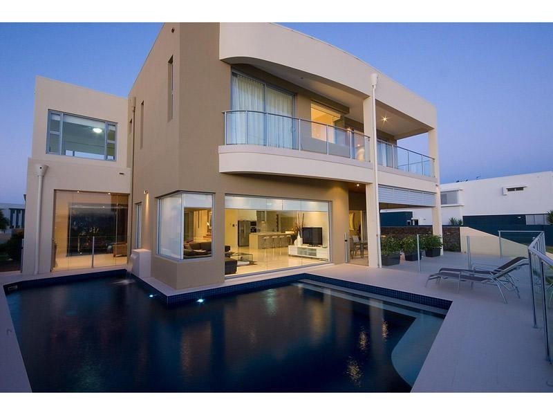 5 Royal Albert Crescent, Sovereign Islands QLD 4216