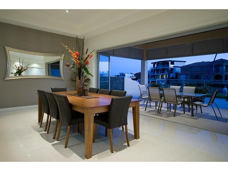 5 Royal Albert Crescent, Sovereign Islands QLD 4216