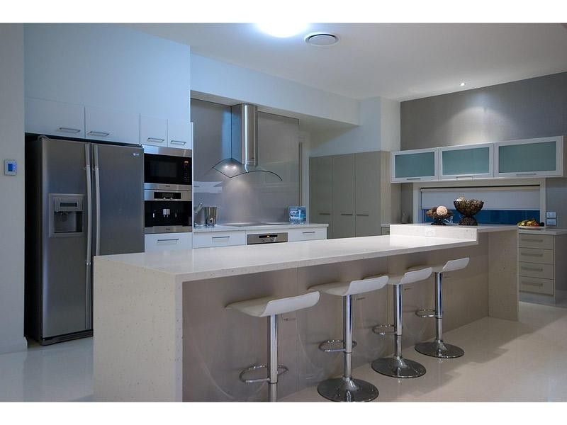 5 Royal Albert Crescent, Sovereign Islands QLD 4216