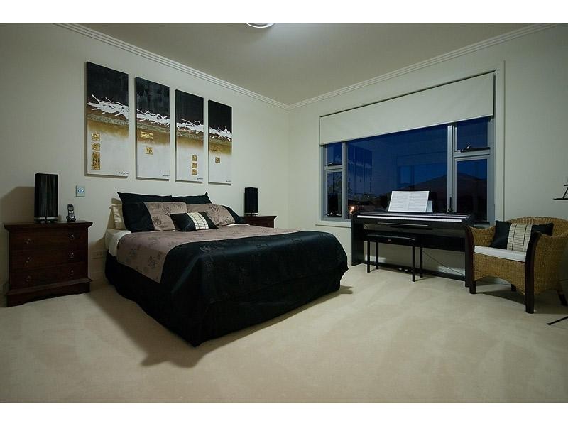 5 Royal Albert Crescent, Sovereign Islands QLD 4216