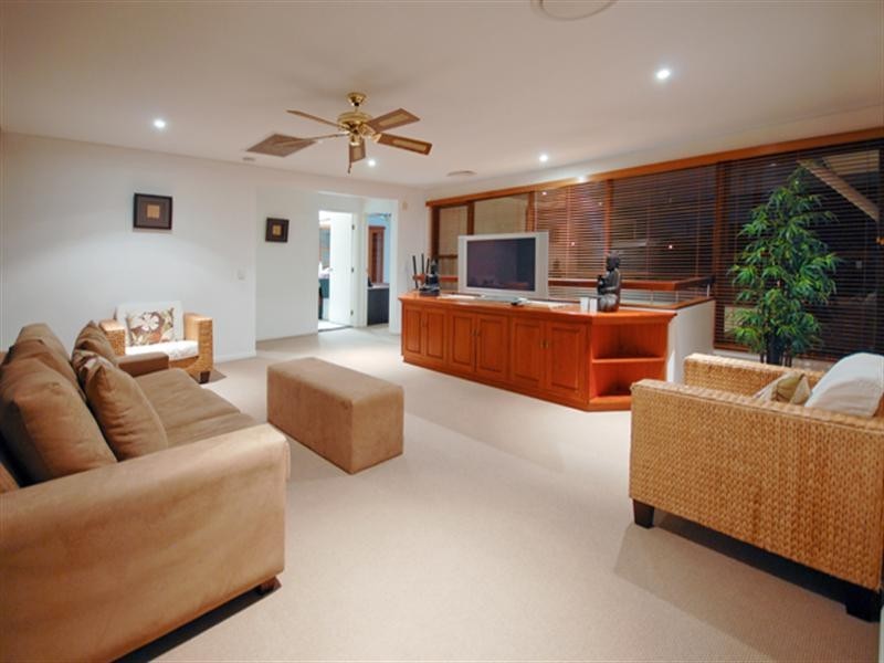 30 Tambourah Drive, Benowa QLD 4217