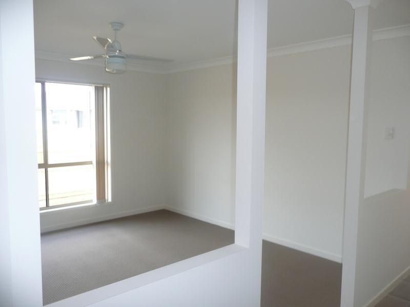 6 Bickle Place, North Booval QLD 4304