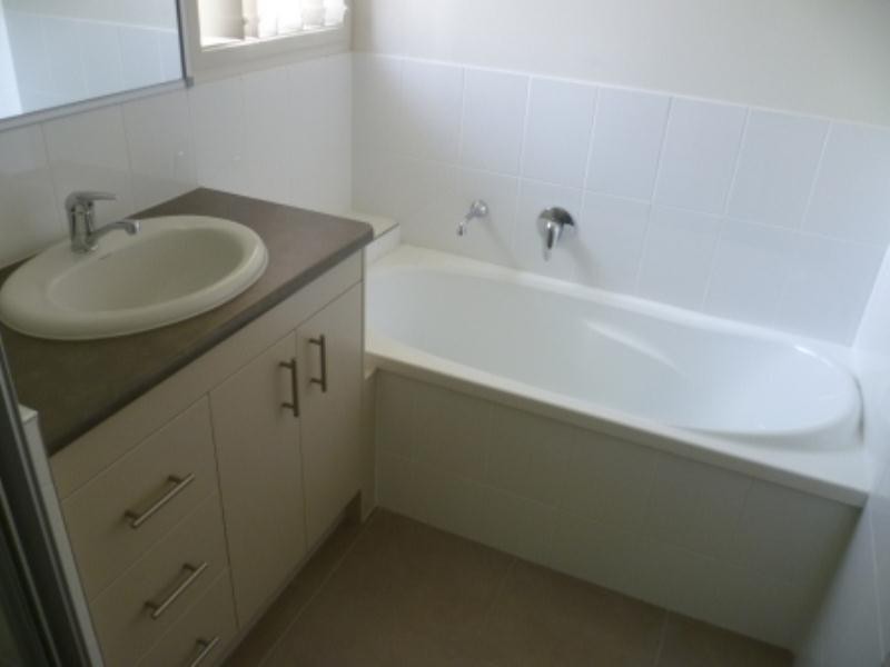 6 Bickle Place, North Booval QLD 4304