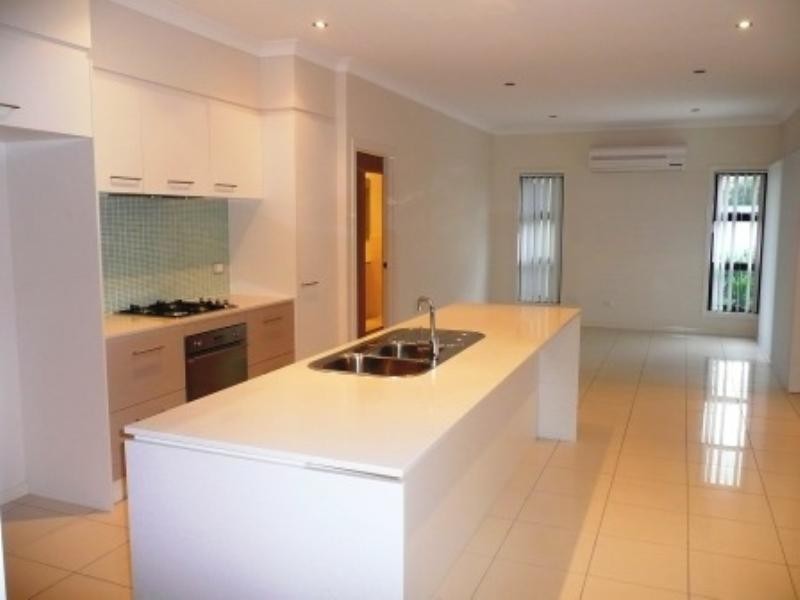 17 Galley Road, Hope Island QLD 4212