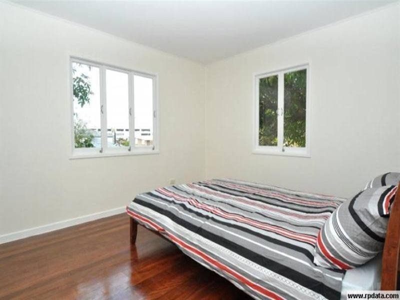 7 Waratah Avenue, Biggera Waters QLD 4216