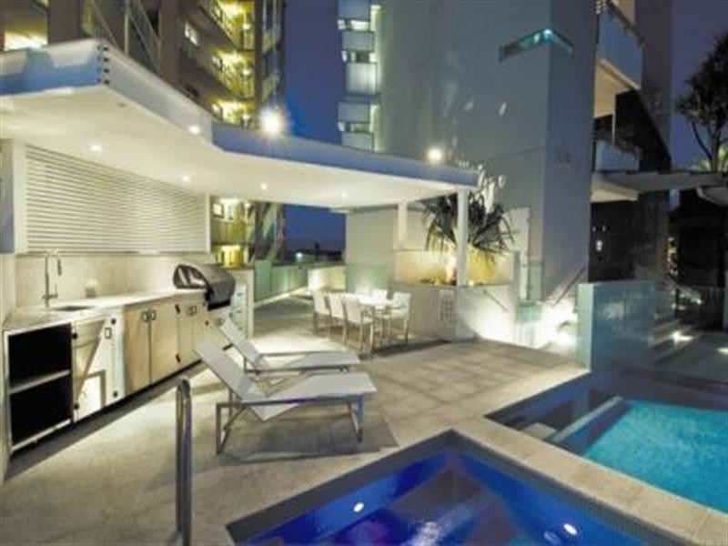 1 Enderley Avenue, Surfers Paradise QLD 4217