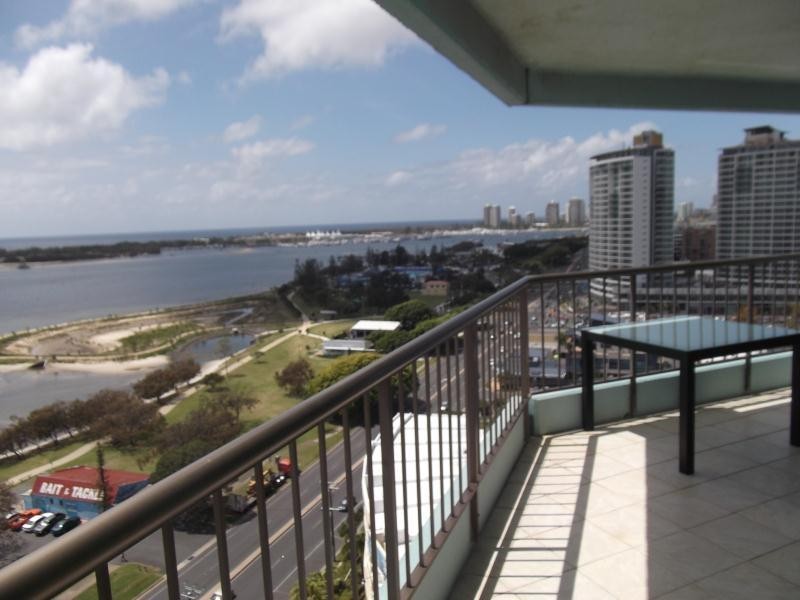 16b-114 Marine Parade, Southport QLD 4215