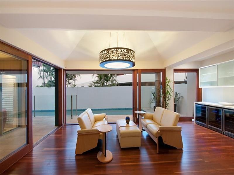 30 Hughes Avenue, Main Beach QLD 4217