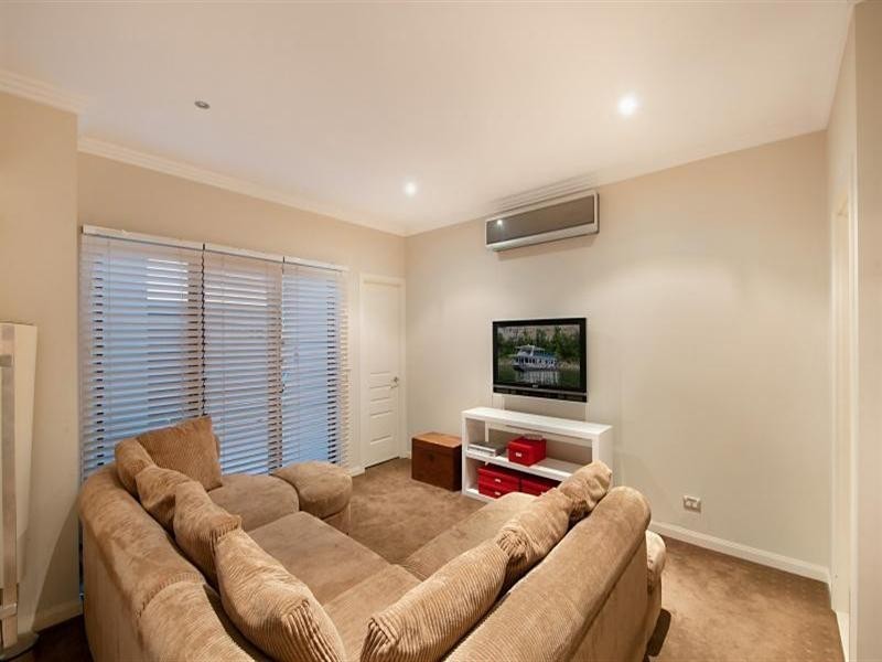 30 Hughes Avenue, Main Beach QLD 4217