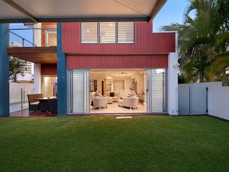 30 Hughes Avenue, Main Beach QLD 4217