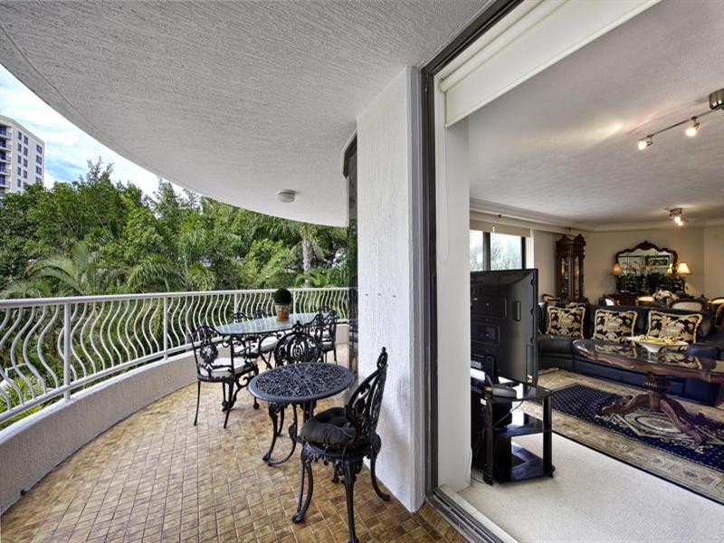 30 Layock Street, Surfers Paradise QLD 4217