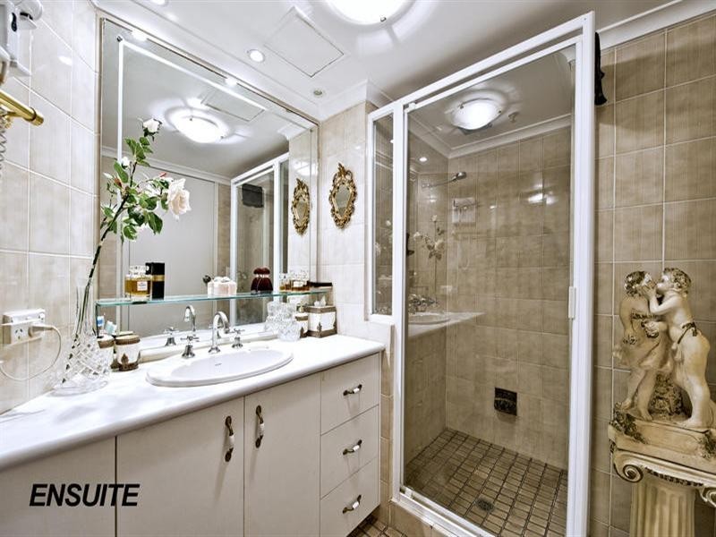 30 Layock Street, Surfers Paradise QLD 4217