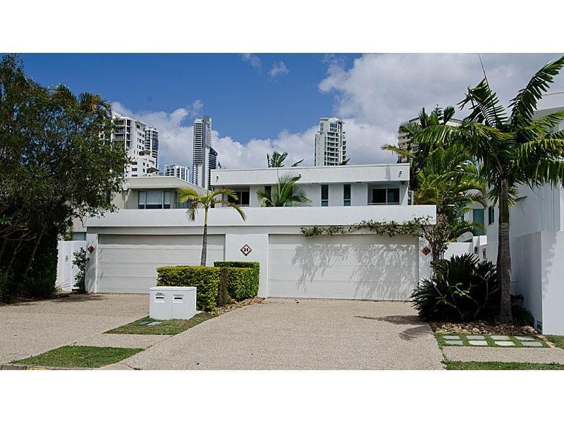 2/24 Norfolk Avenue, Surfers Paradise QLD 4217